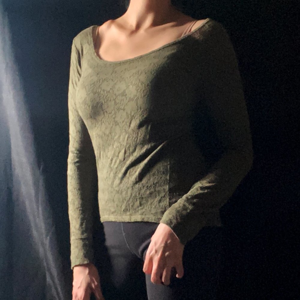 ⭐️ Arizona Jean Company Olive Lace Long Sleeve Tee